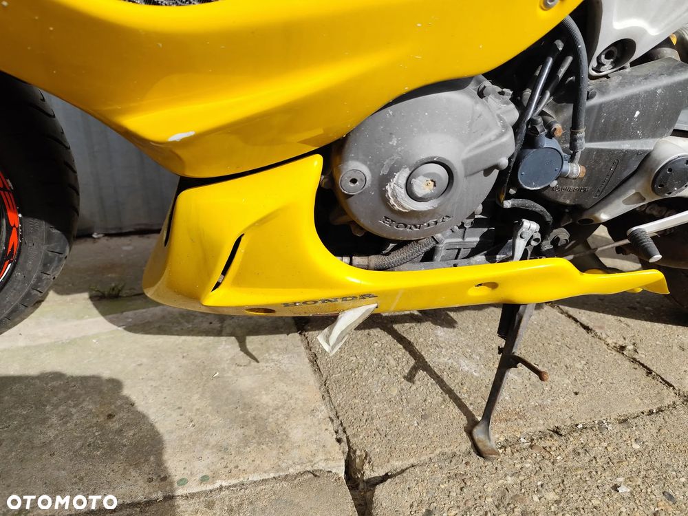 Honda VTR - 32