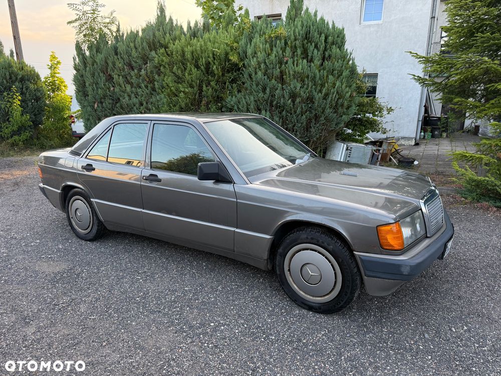 Mercedes-Benz W201 (190) - 4
