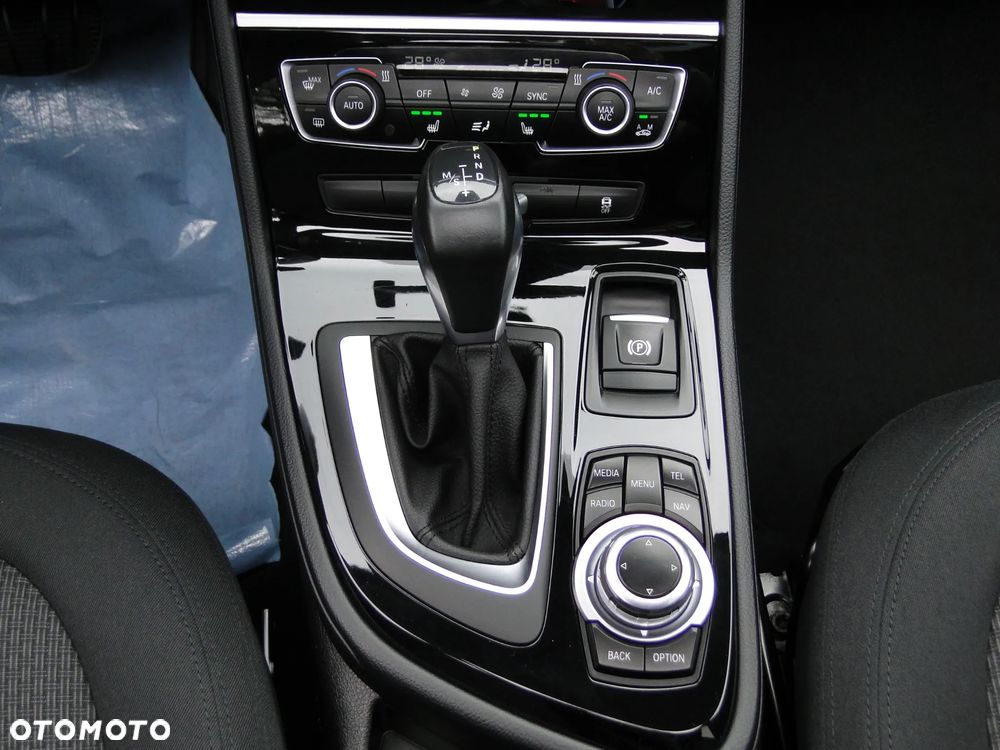 BMW Seria 2 218d Sport-Aut Luxury Line - 10