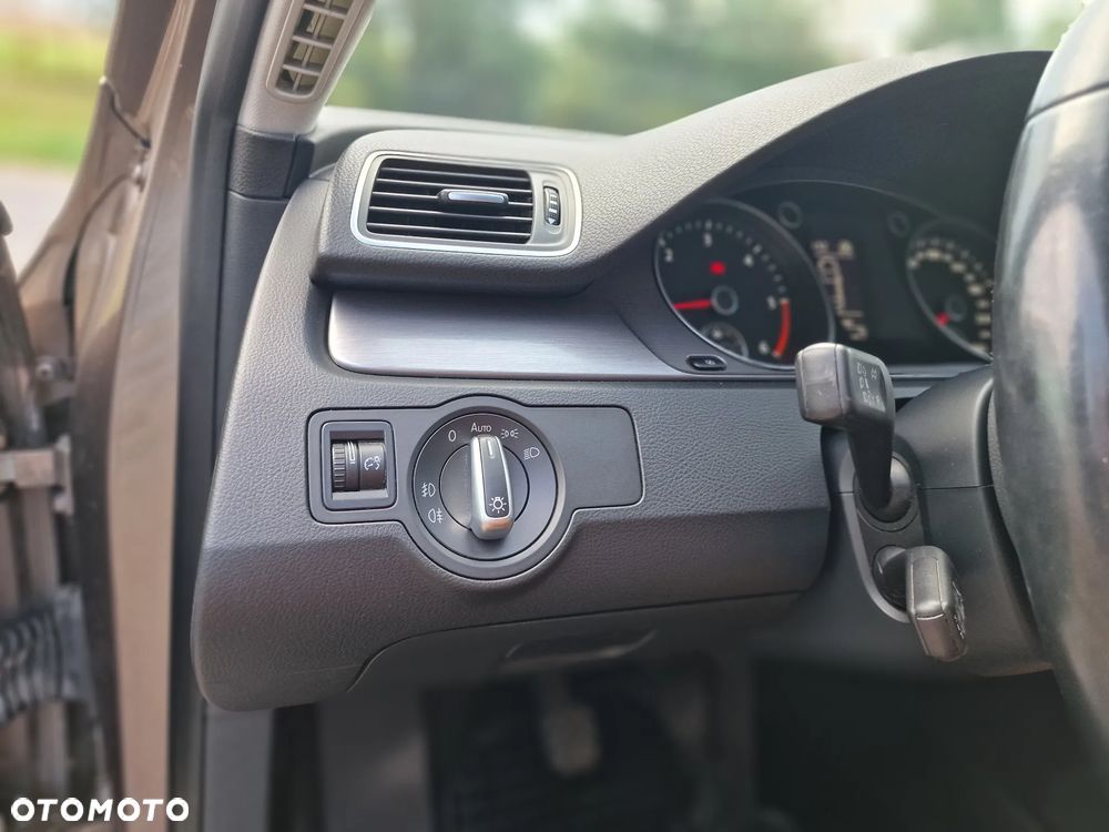 Volkswagen Passat - 14