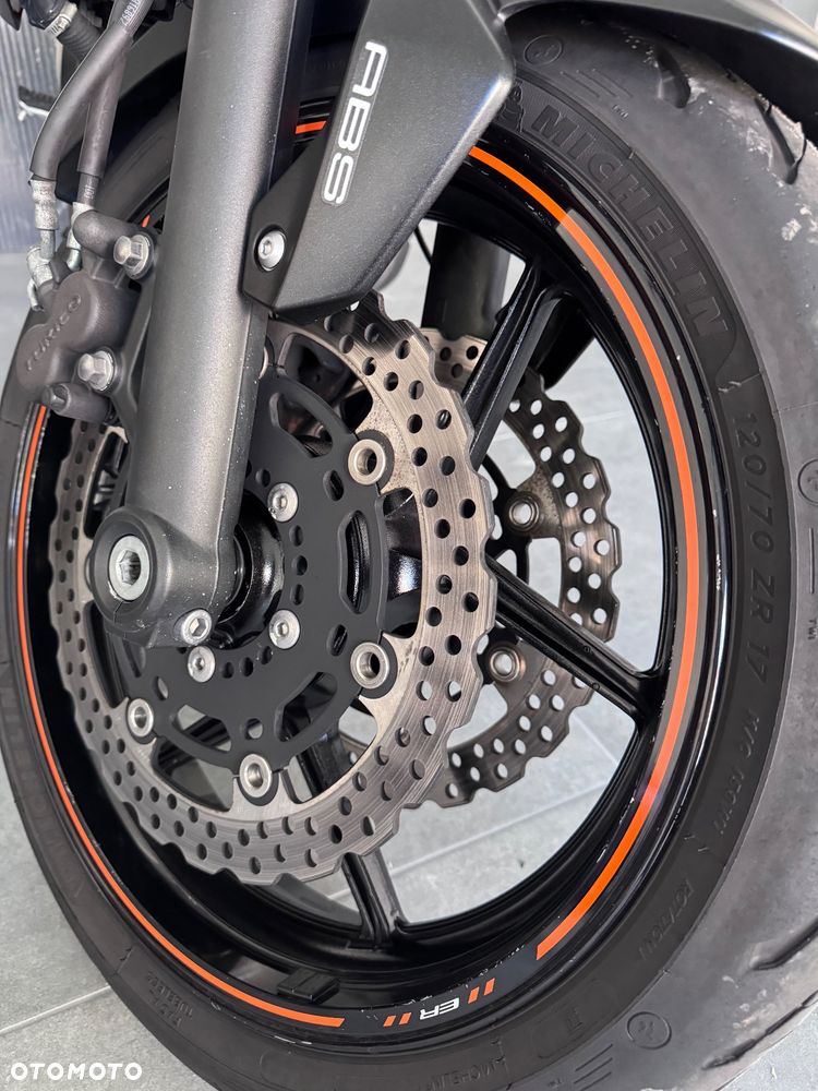 Kawasaki ER - 9