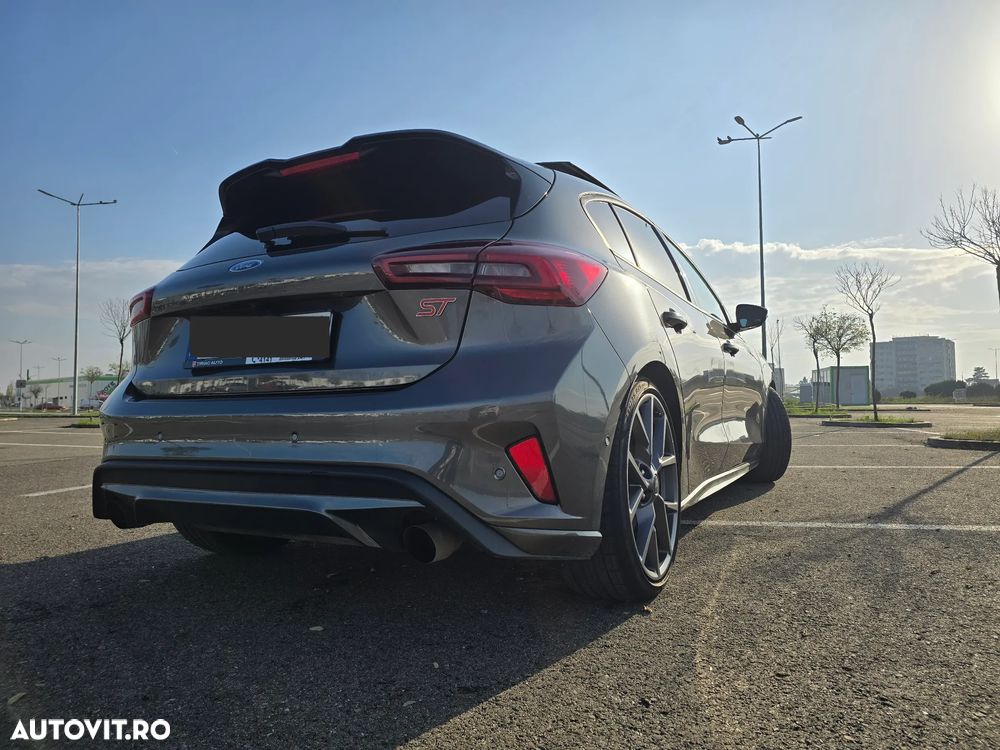 Ford Focus 2.3 Ecoboost ST X - 2