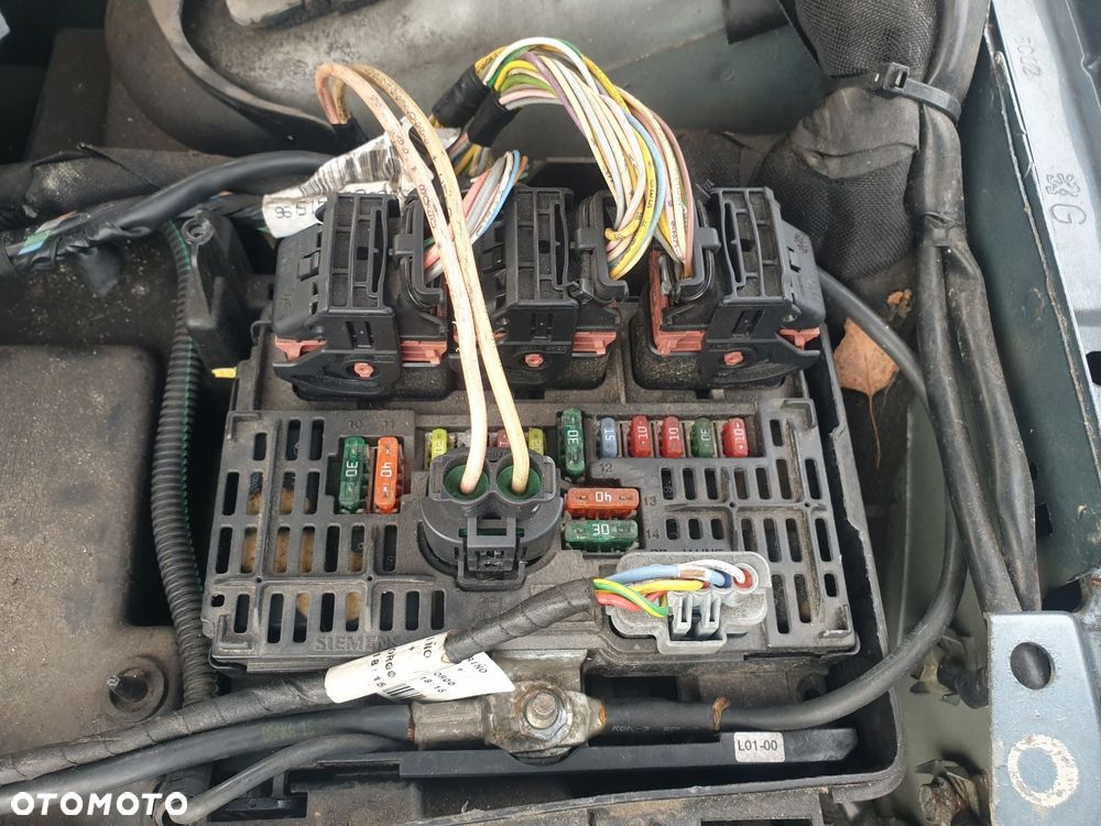 SKRZYNKA BEZPIECZNIKÓW 407  2.0 HDI 9661682580 PEUGEOT 2004-2007 - 1