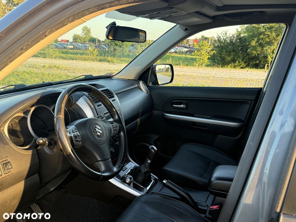 Suzuki Grand Vitara 2.0 De luxe - 14