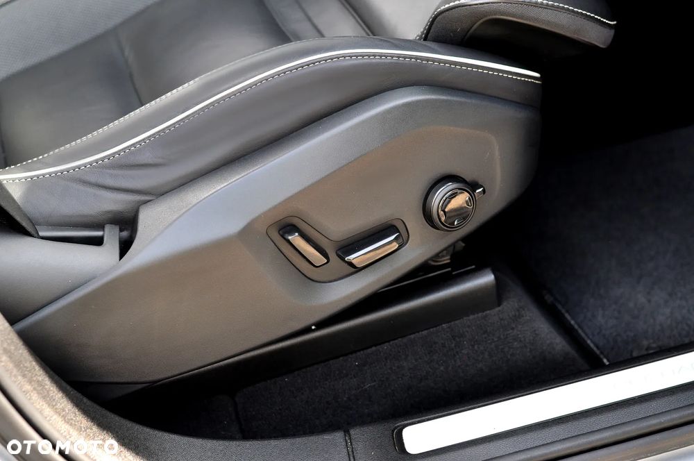 Volvo XC 60 T6 AWD Recharge Geartronic RDesign - 28