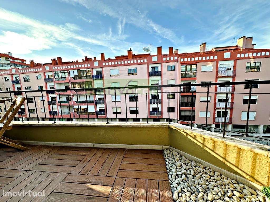 T2 Luminoso no Cacém com Varanda. Perto da Escola Secundária Gama B... - Grande imagem: 4/20