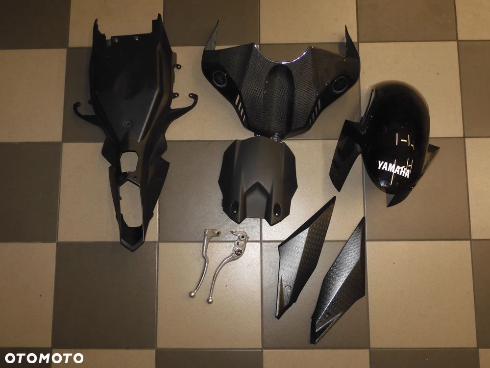 Yamaha R1 - 40