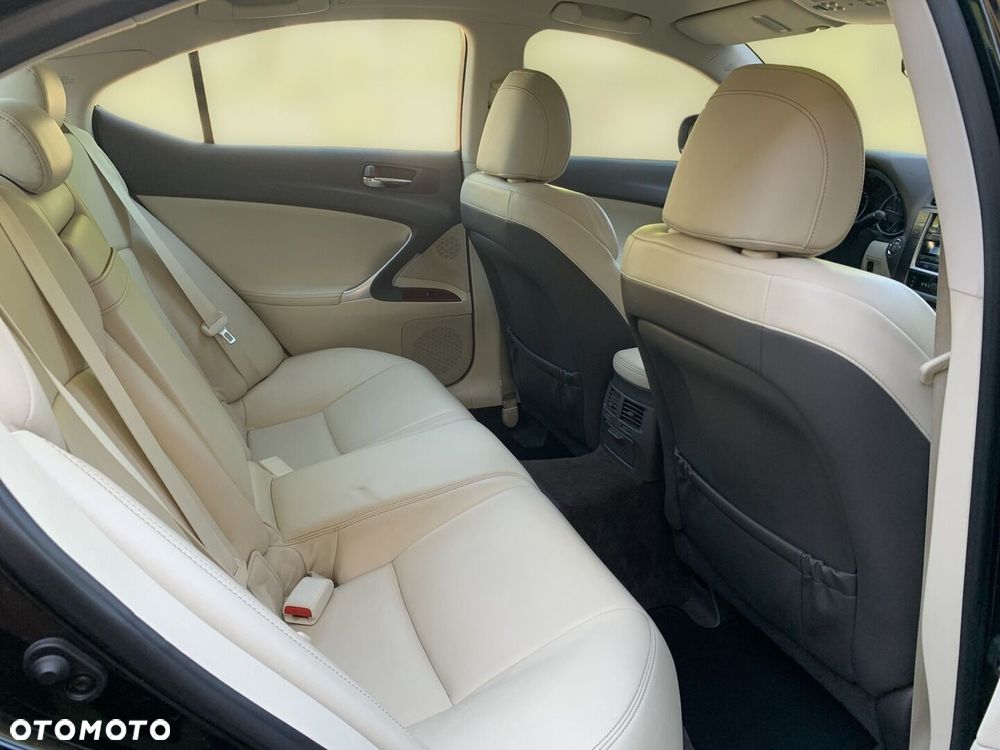Lexus IS 220 D Elegance - 11