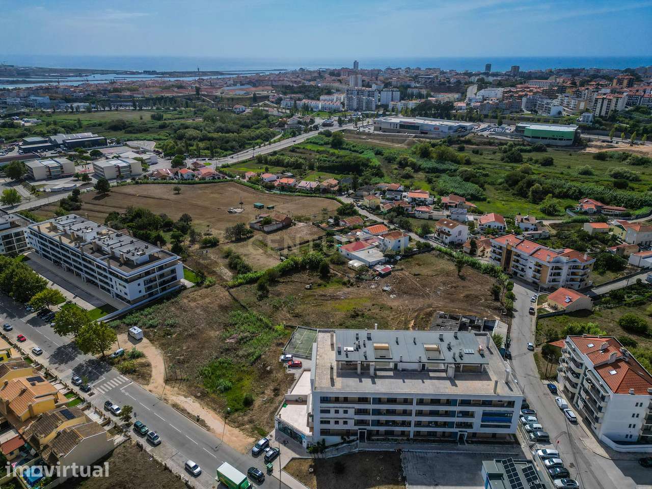 Apartamento T3 com garagem dupla na Estrada de Mira – Figueira da Foz - Grande imagem: 3/48