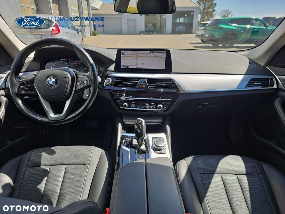BMW Seria 5 530d mHEV - 17