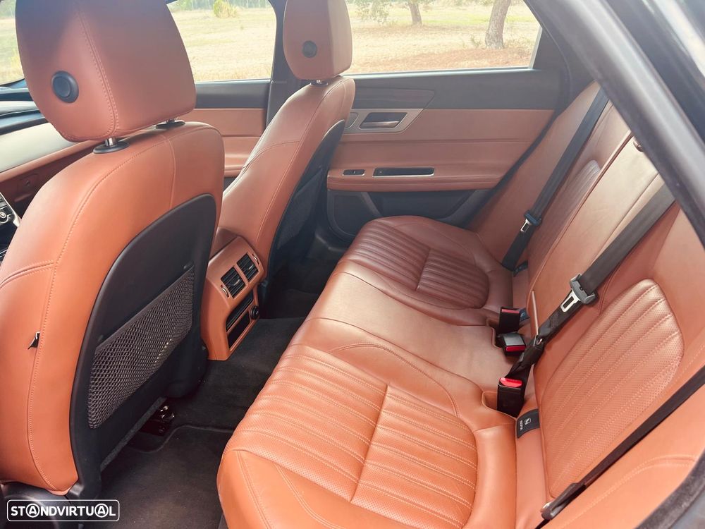 Jaguar XF - 30