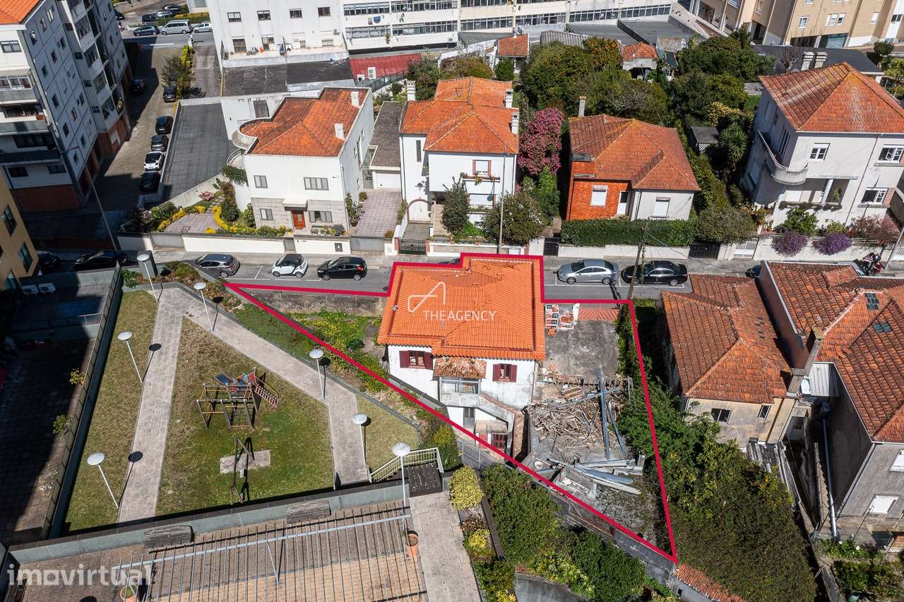 Moradia isolada para reabilitação em Gaia junto ao Corte Inglês - Grande imagem: 4/12