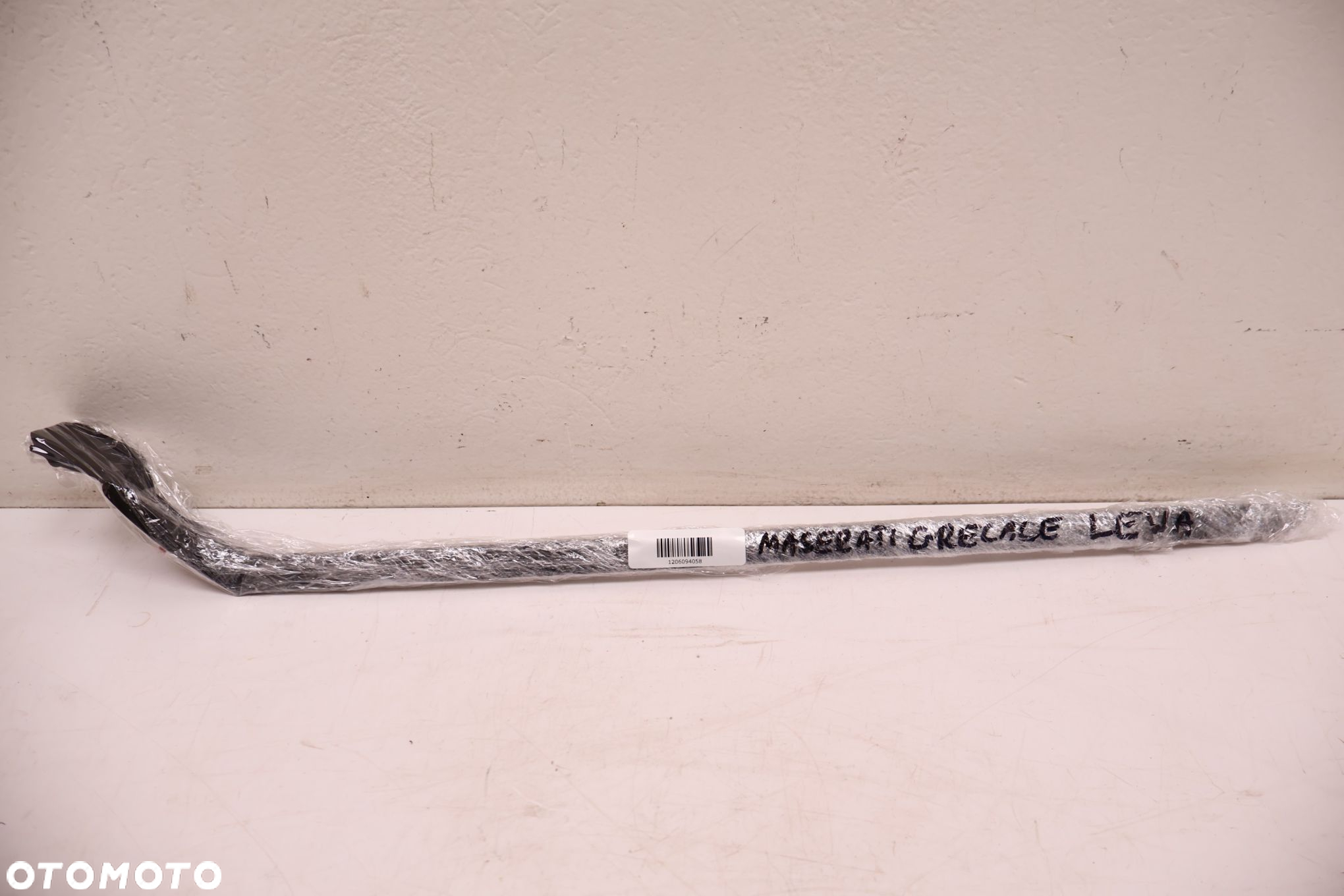 MASERATI GRECALE LISTWA SZYBY CZOŁOWEJ LEWA 670167248 - 8