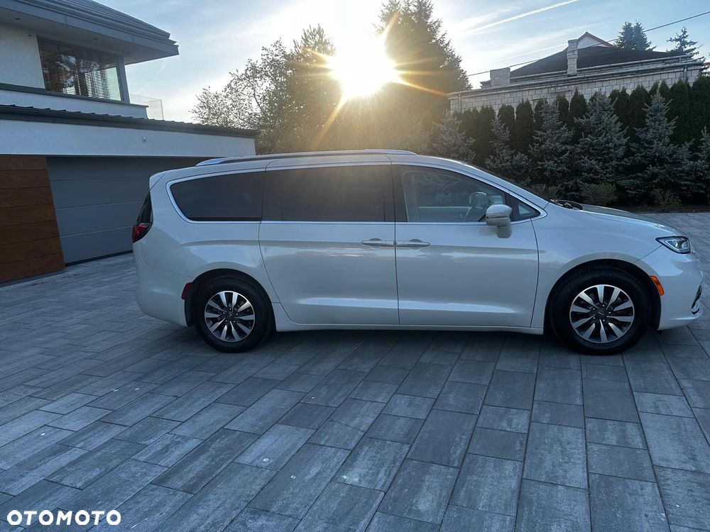 Chrysler Pacifica - 4