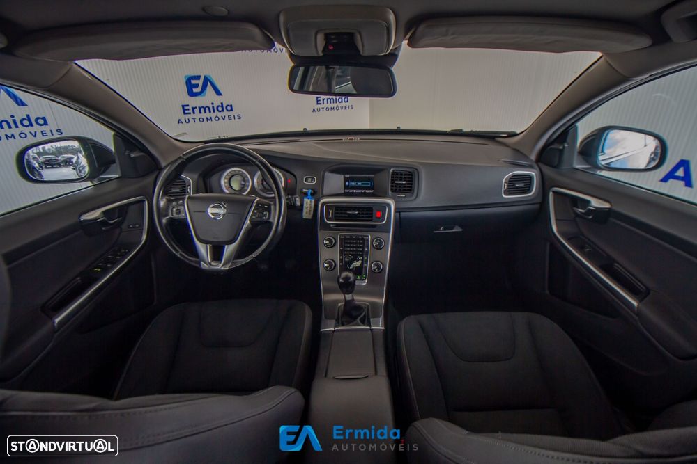 Volvo V60 2.0 D3 Momentum - 18