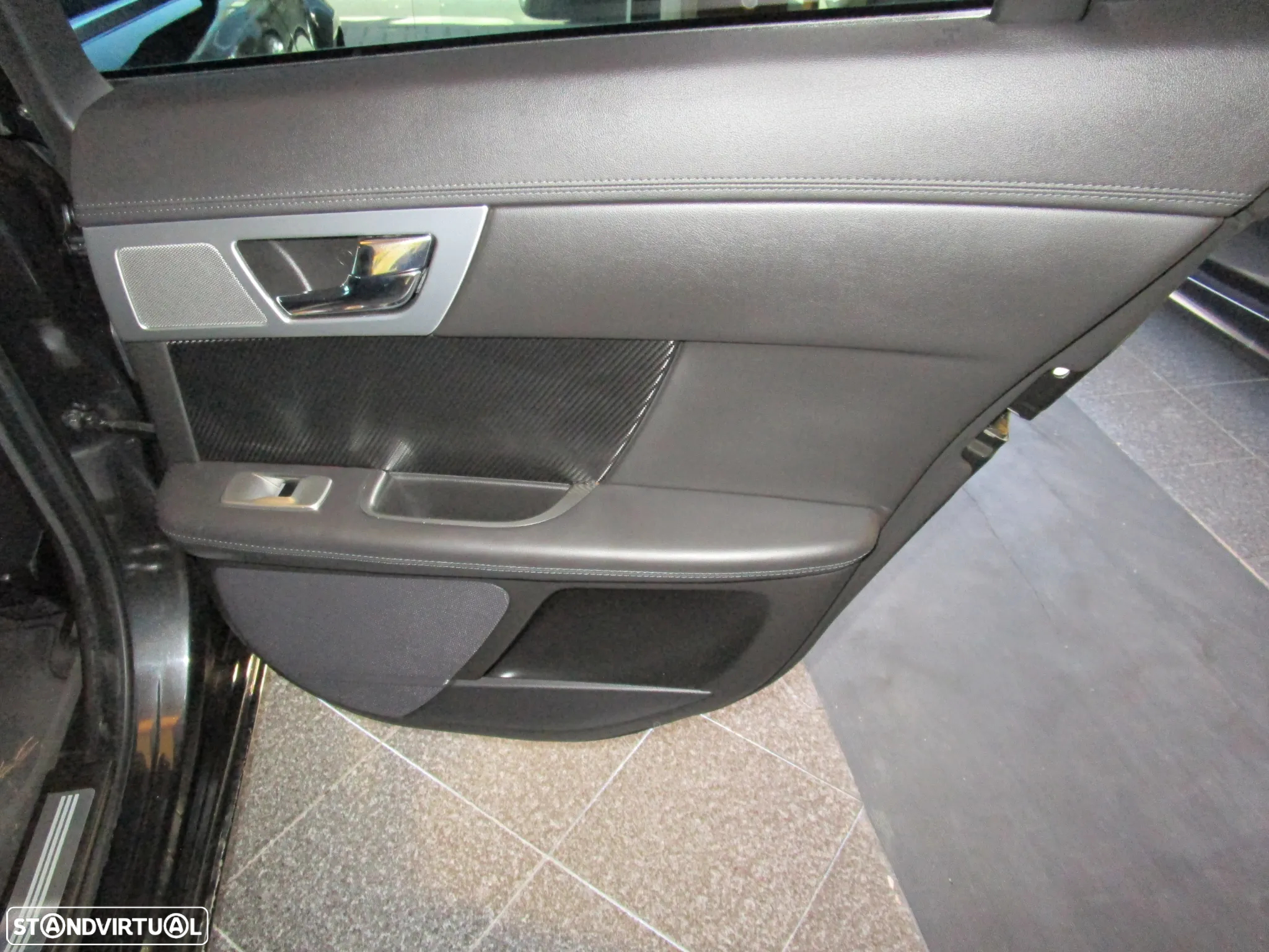 Jaguar XF 2.2 D R-Sport - 38