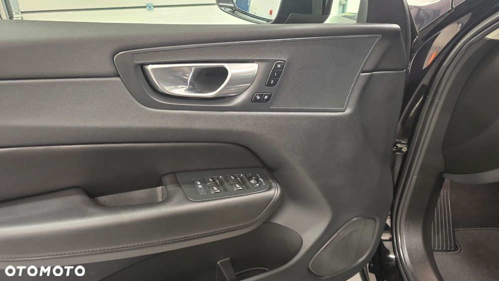 Volvo XC 60 B4 D AWD Ultimate Dark - 14
