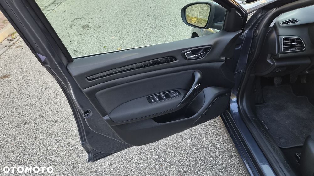 Renault Megane ENERGY TCe 100 PLAY - 10