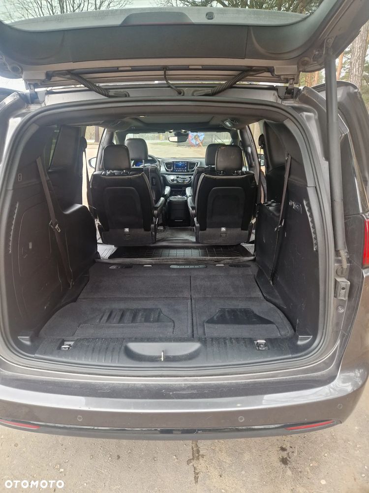 Chrysler Pacifica - 12