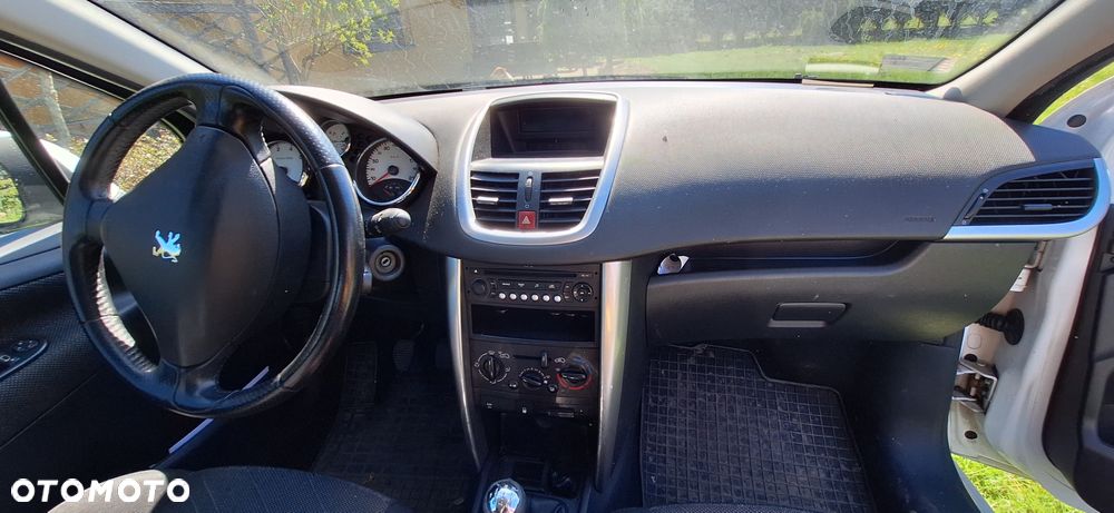 Peugeot 207 - 11