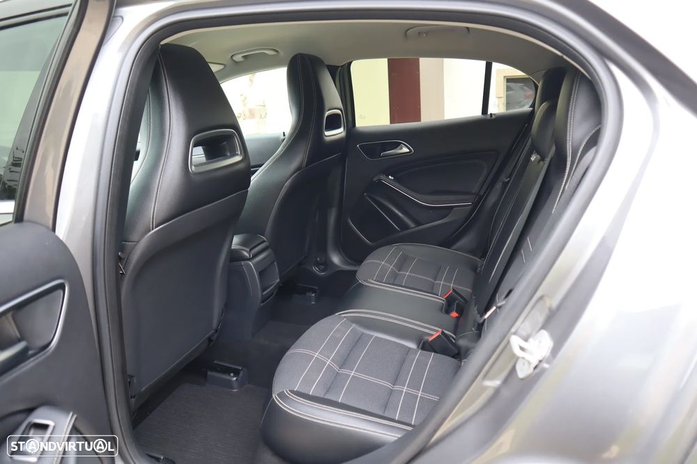 Mercedes-Benz GLA 180 d Urban - 21