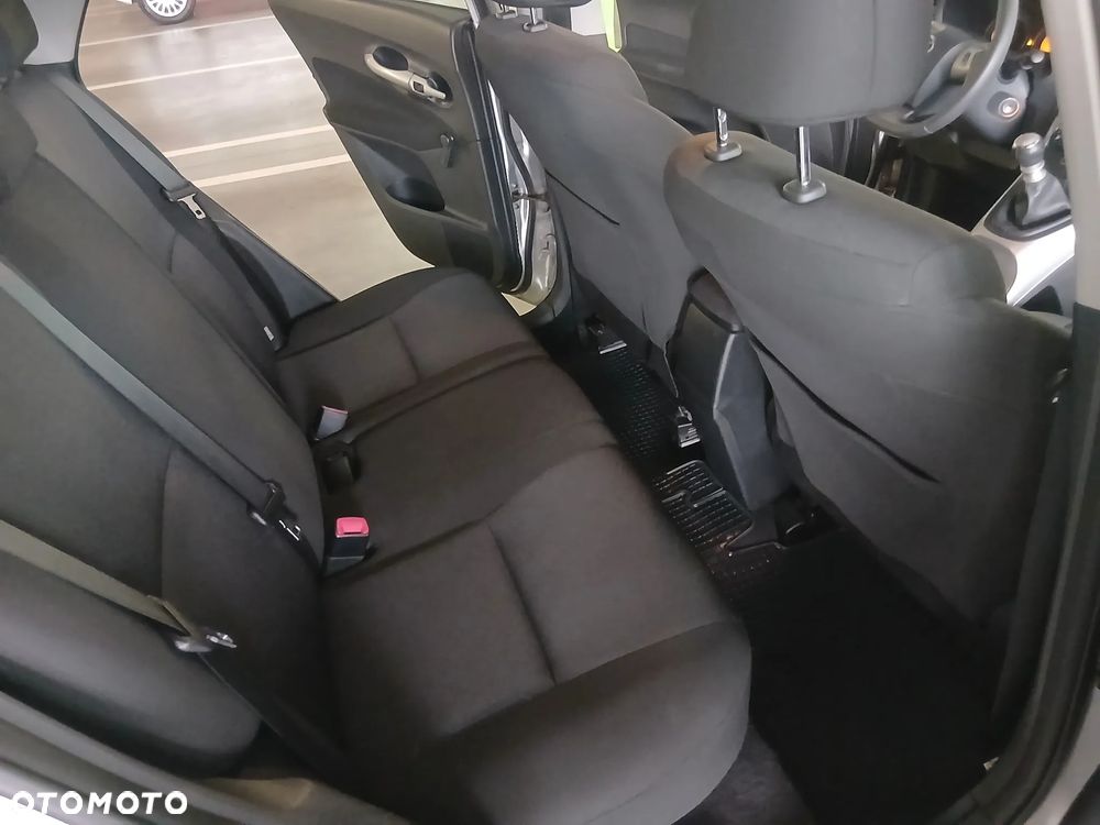 Toyota Auris 1.33 VVT-i Terra - 13