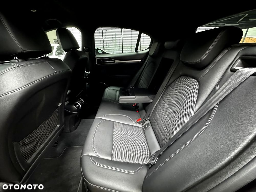 Alfa Romeo Stelvio 2.0 Turbo Sprint Q4 - 14