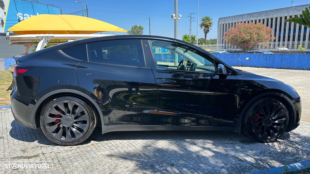Tesla Model Y Performance Dual Motor AWD - 9