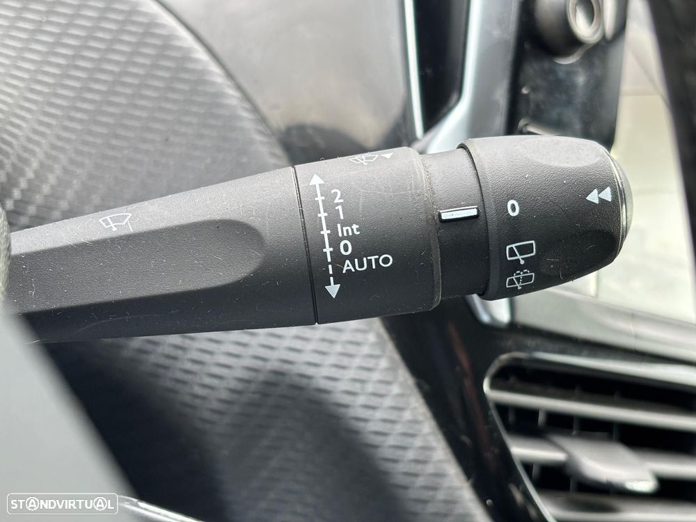 Peugeot 2008 1.2 PureTech Allure EAT6 - 12