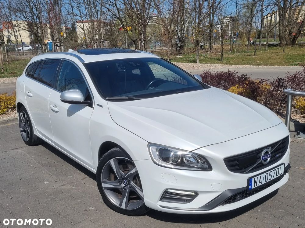 Volvo V60 D6 AWD Plug-in Hybrid R-Design Summum - 1