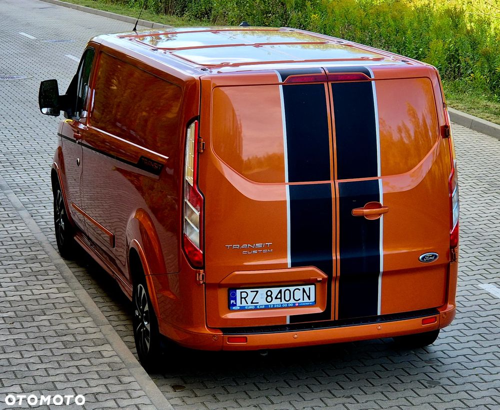 Ford Custom - 8