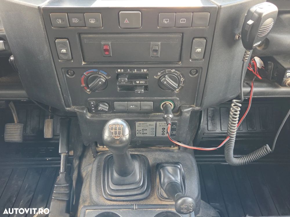 Land Rover Defender - 13