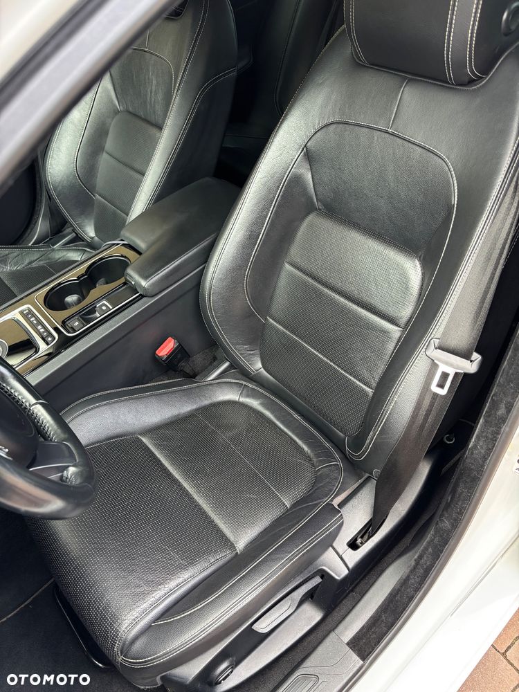 Jaguar XE 2.0 D Prestige - 10