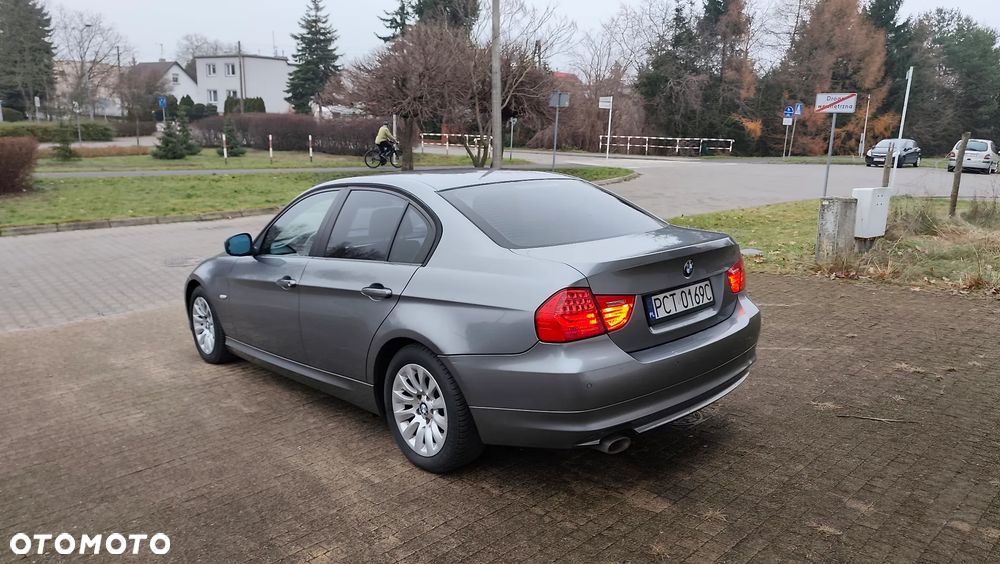 BMW Seria 3 318d DPF Edition Sport - 16