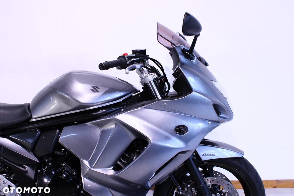 Suzuki GSX - 13