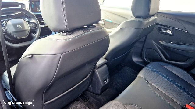 Peugeot e-208 Allure Pack - 14