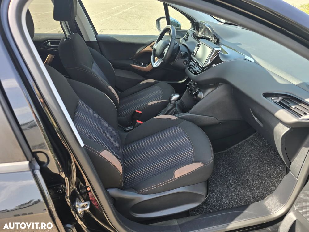 Peugeot 208 - 6