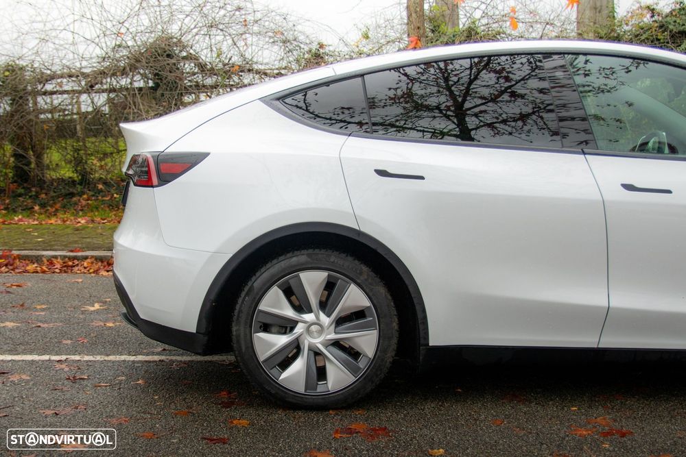 Tesla Model Y RWD - 16