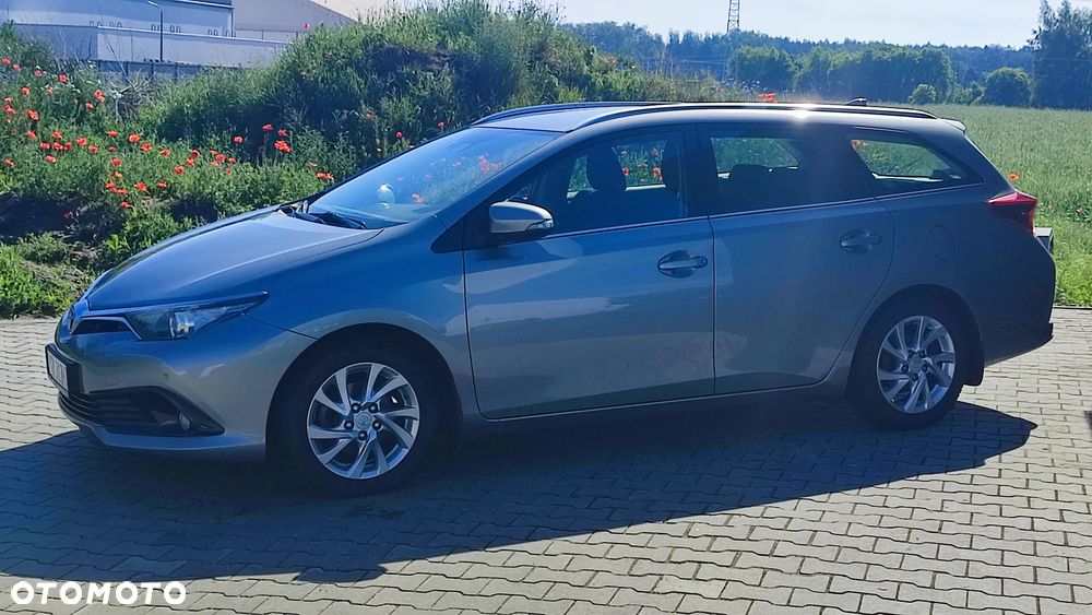 Toyota Auris 1.6 D-4D Premium - 2