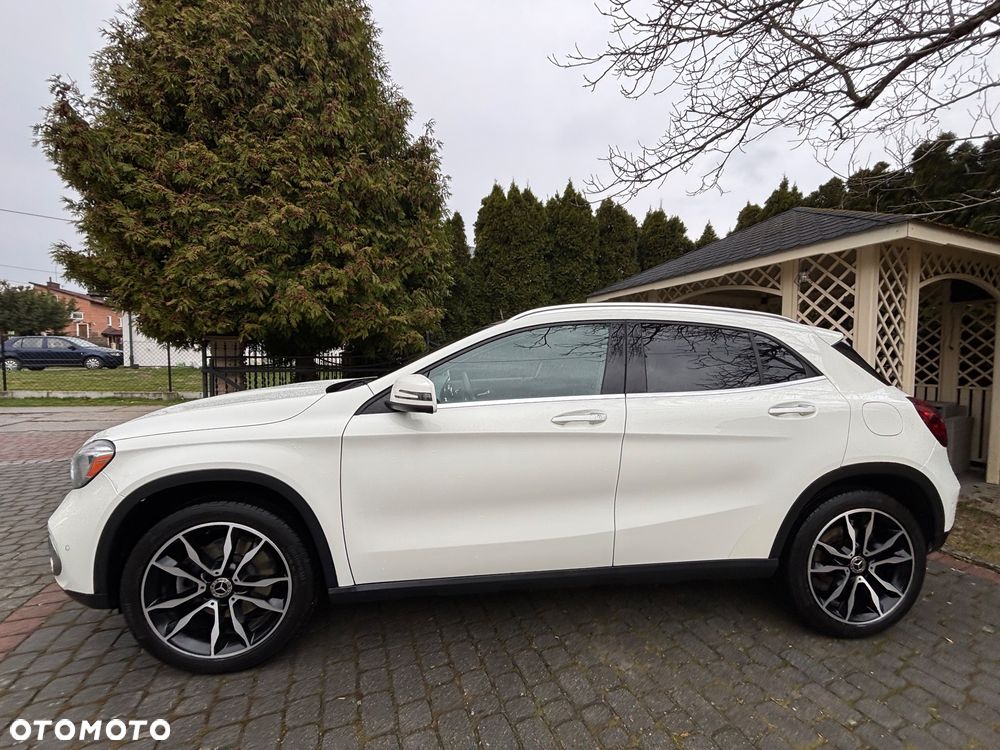 Mercedes-Benz GLA 250 4-Matic Urban - 15