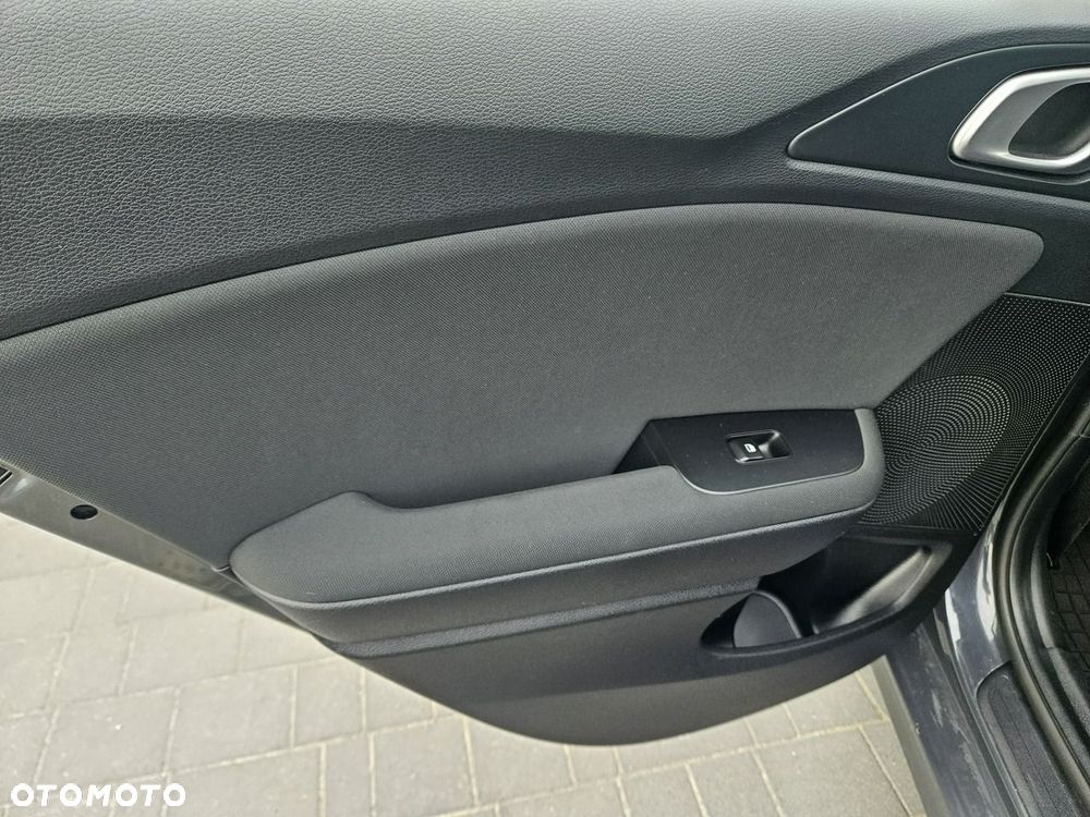 Kia Ceed - 12
