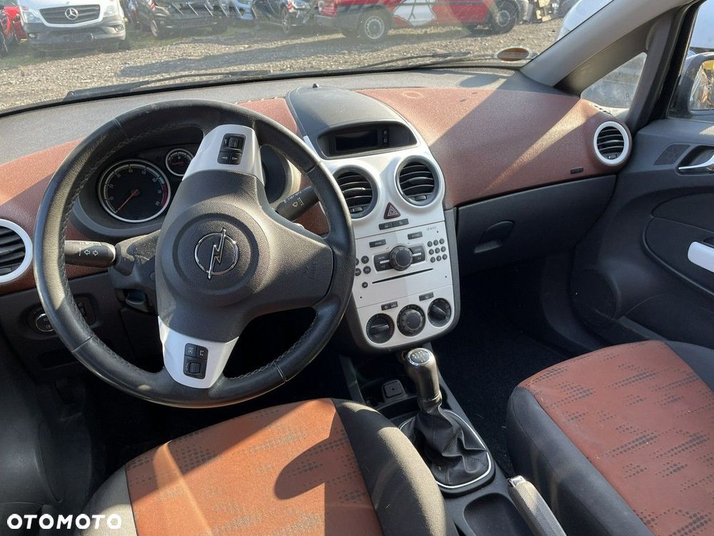 Opel Corsa 1.4 16V Selection - 4