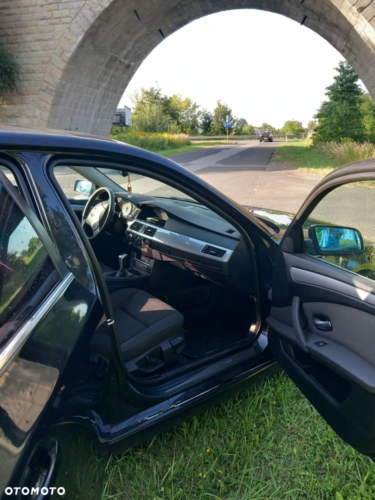 BMW Seria 5 523i - 6