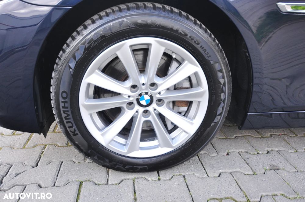 BMW Seria 5 525d xDrive AT - 13