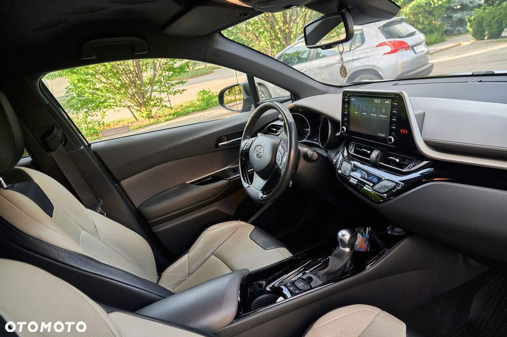 Toyota C-HR 2.0 Hybrid Executive - 32