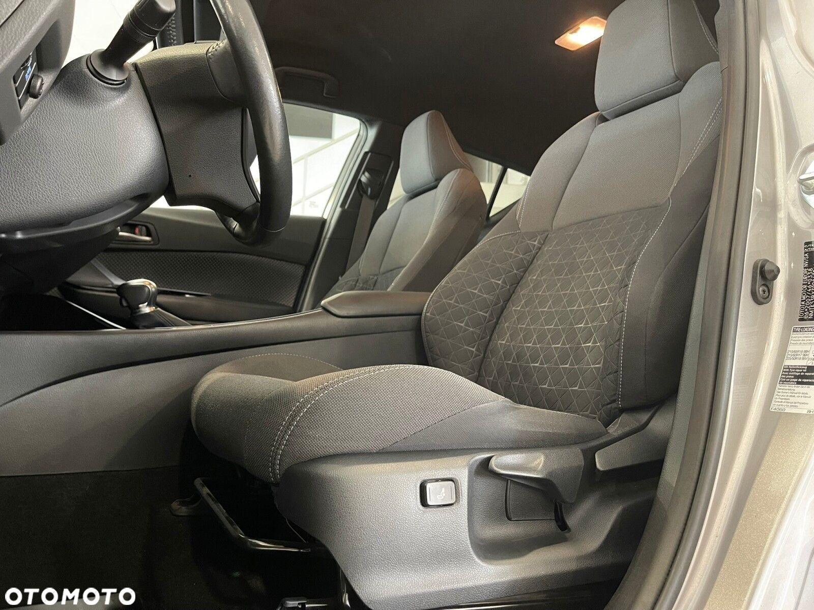 Toyota C-HR - 9