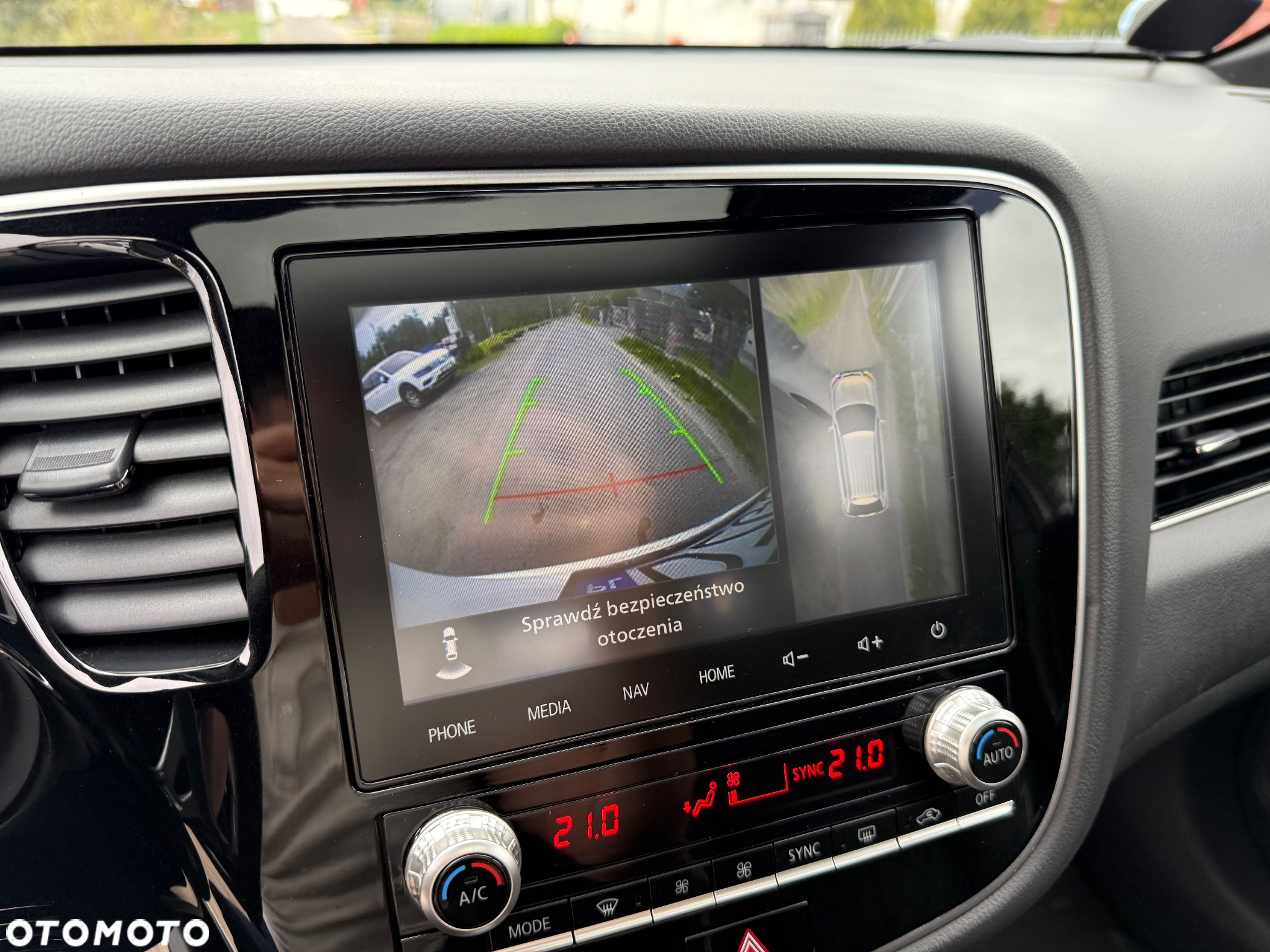 Mitsubishi Outlander 2.4 4WD Plug-In Hybrid Top - 23