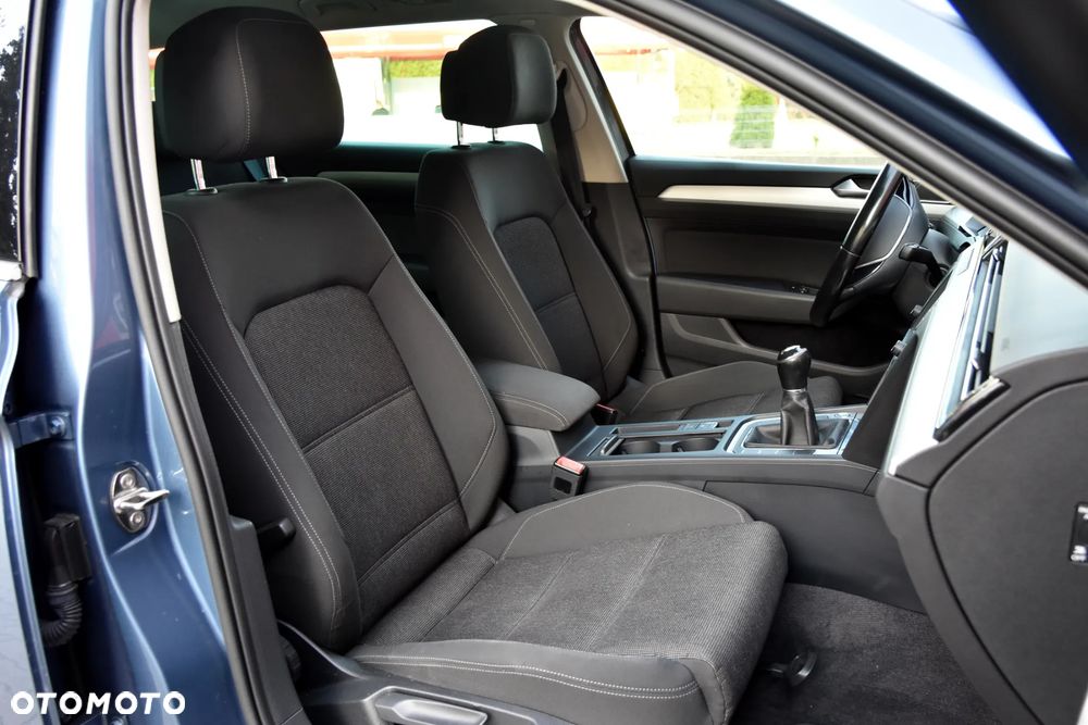 Volkswagen Passat 2.0 TDI (BlueMotion Technology) Comfortline - 15