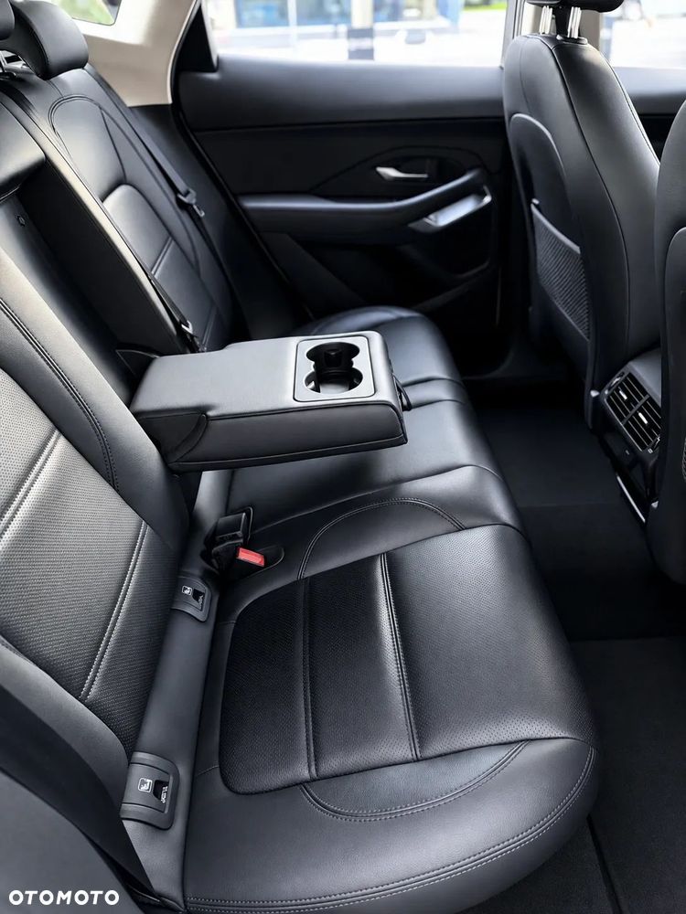 Jaguar E-Pace 1.5 P160 mHEV S - 17