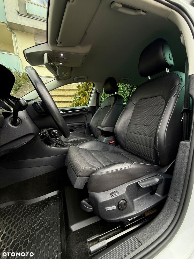 Volkswagen Golf - 37